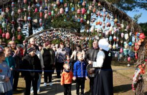 Bajoruose – margučių alėja