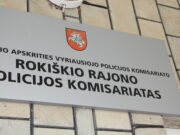 Policija įspėja: padažnėjo sukčiavimų atvejai prisistatant tarnybų darbuotojais