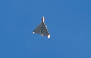 Kaip elgtis pastebėjus droną, gavus perspėjimą apie oro pavojų ar radus įtartiną daiktą?