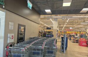 Parduotuvės apsaugos darbuotojai padėjo susigrąžinti pamirštą lazdą