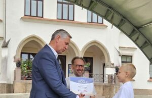 Trečią kartą apdovanoti rajono dešimtukininkai, o padėka jų mokytojams – ekskursija