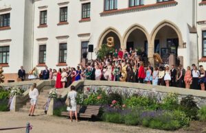 „Romuvos“ gimnazijos išleistuvės: įteiktos premijos geriausiems abiturientams