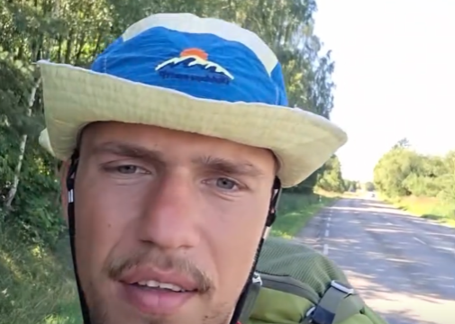 Kelionės aplink Lietuvą pusiaukelė: skaudantis petys ir 40 km per dieną