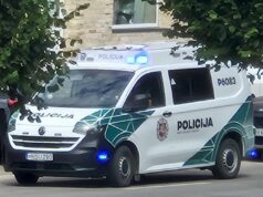 Subadytos automobilio padangos ir apgadintos buto durys