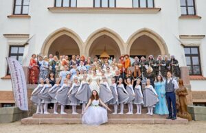 Istorijos dvelksmas ir jaunatviška energija: festivalis „Arbatėlė pas Tyzenhauzus“ grįžta į Rokiškio dvarą