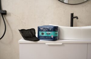 Juoda spalva, kuri keičia pasitikėjimą: kodėl vis daugiau vyrų renkasi diskretiškus tamsios spalvos įklotus