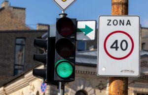 Nuo lapkričio visoje Lietuvoje bus grąžintas žalias mirksintis šviesoforo signalas