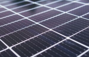 Saulės elektrinės 2026 m.: kaip pasirinkti tinkamą galią ir nepermokėti?