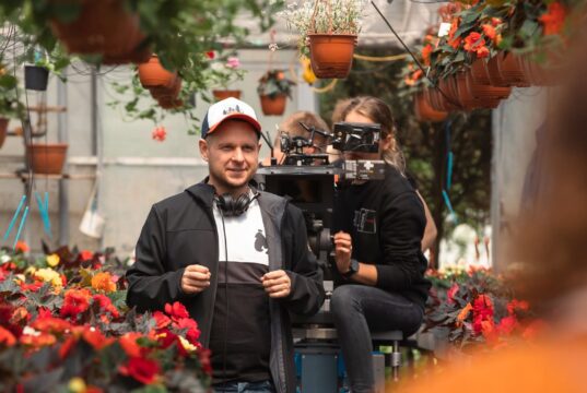 Į sceną grįžta J. Krisiūno spektaklis „Kapinių klubas“: jau ketvirtadienį primiršta istorija vėl atgims