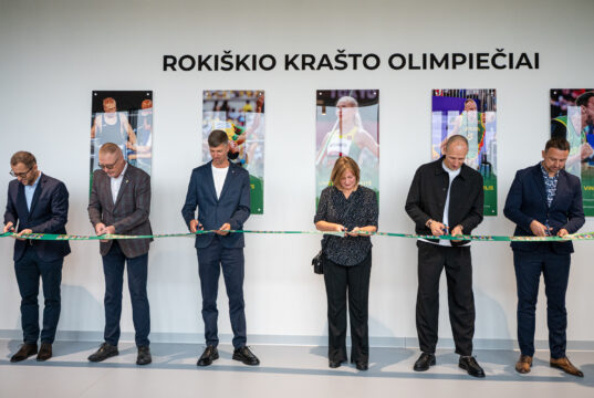 Duoklė Rokiškio sporto žvaigždėms: arenoje pradėta formuoti olimpiečių alėja (foto)