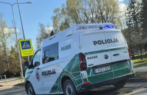 Perėjoje partrenkta moteris