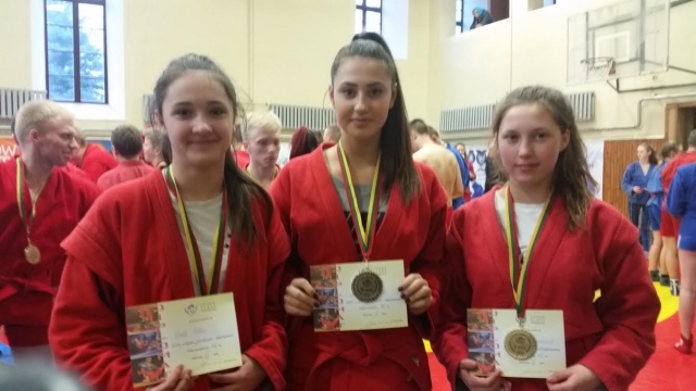 Trys rokiškėnės Lietuvos sambo pirmenybių čempionės (iš kairės) Elinga Jakulytė Trys rokiškėnės Lietuvos sambo pirmenybių čempionės (iš kairės) Elinga Jakulytė