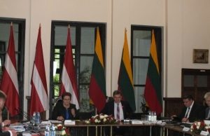 Muziejaus menėje posėdžiauja Lietuvos ir Latvijos vyriausybės ir jų vadovai: Latvijos premjerė Laidota Straujuma ir mūsų šalies premjeras Algirdas Butkevičius. A. Minkevičienės nuotr.
