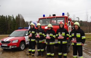 Utenos rajono savivaldybės priešgaisrinės tarnybos Saldutiškio miestelio ugniagesių komandos vyrai vieni pirmųjų šalyje pradeda veiklą kaip savanoriai ugniagesiai.