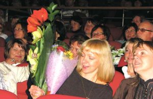 Padėkos – geriausiems rajono mokytojams Rosita Lasienė (centre) apdovanota už projektinę veiklą. N.Byčkovskio nuotr.