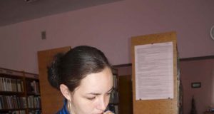S.Moskaliova susigraudino skaitydama daugiau nei prieš 10-metį „Gimtajame...“ aprašytą jos šeimos istoriją. D.Zibolienės nuotr.