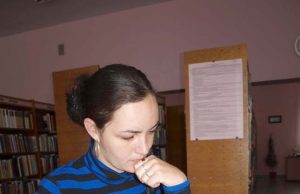 S.Moskaliova susigraudino skaitydama daugiau nei prieš 10-metį „Gimtajame...“ aprašytą jos šeimos istoriją. D.Zibolienės nuotr.