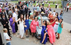 Išleistuvės. Rokiškio Juozo Tumo–Vaižganto gimnazijos abiturientai. N. Byčkovskio nuotr.