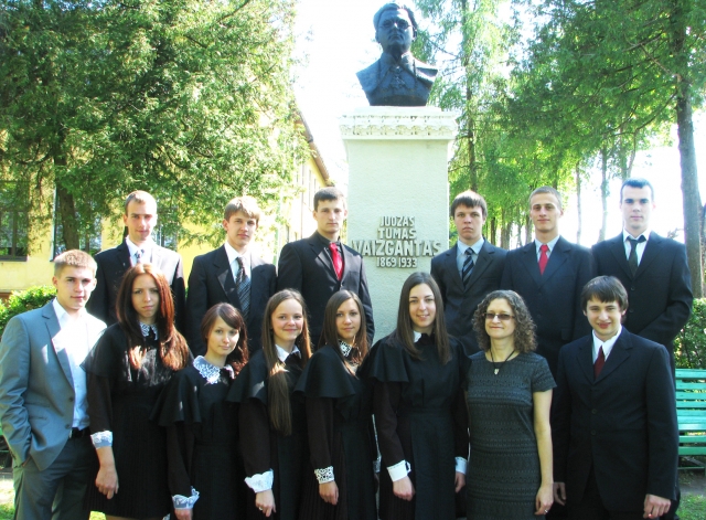 Rokiškio Juozo Tumo-Vaižganto vidurinės mokyklos 12 c klasė. N.Byčkovskio nuotr.