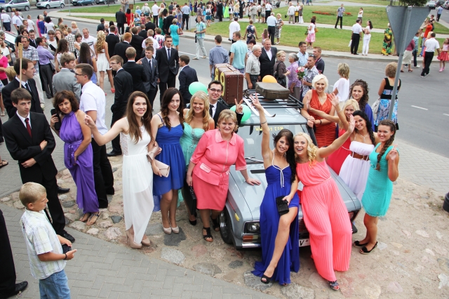 Išleistuvės. Rokiškio Juozo Tumo–Vaižganto gimnazijos abiturientai. N. Byčkovskio nuotr.