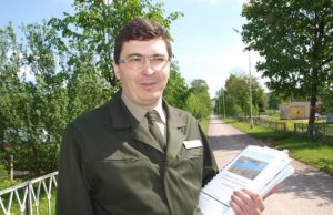 Rokiškio miškų urėdijos miško naudojimo-miškotvarkos inžinierius J.Adamonis išvaikščiojo visus rajono miškus.