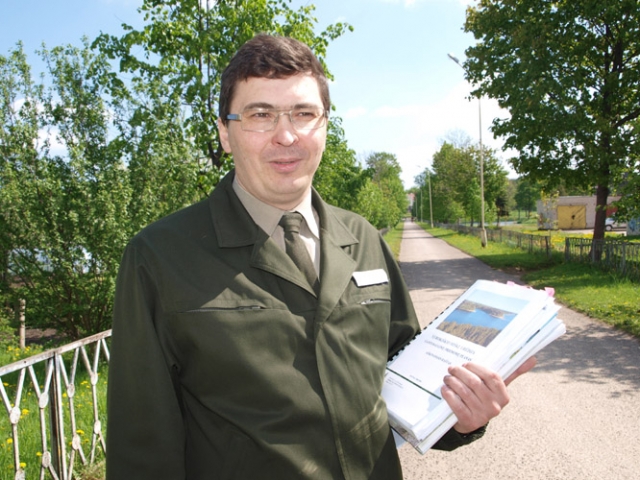 Rokiškio miškų urėdijos miško naudojimo-miškotvarkos inžinierius J.Adamonis išvaikščiojo visus rajono miškus.