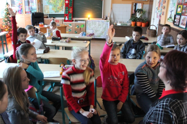 J.Tūbelio progimnazijos 3 b klasės moksleiviai aptaria gerus savo darbus. N.Byčkovskio nuotr.