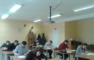 Pasitikrinti turimas lietuvių kalbos žinias dalyvaujant Nacionaliniame diktante šeštadienį panoro 10 mūsų rajono gyventojų. D. Valskienės nuotr.