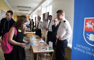 Rokiškio Juozo Tumo–Vaižganto gimnazijos „Romuvos“ padalinio vyresniųjų klasių moksleiviams savo ugdymo programas pristatė 16 Lietuvos aukštojo mokslo įstaigų. G. Krivienės nuotr.