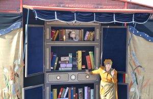 Arkliais pakinkytas teatro vežimas neaplenkė ir Rokiškio Spektaklio "Skiltuvas" akimirka.A.Raščiūtės nuotr.