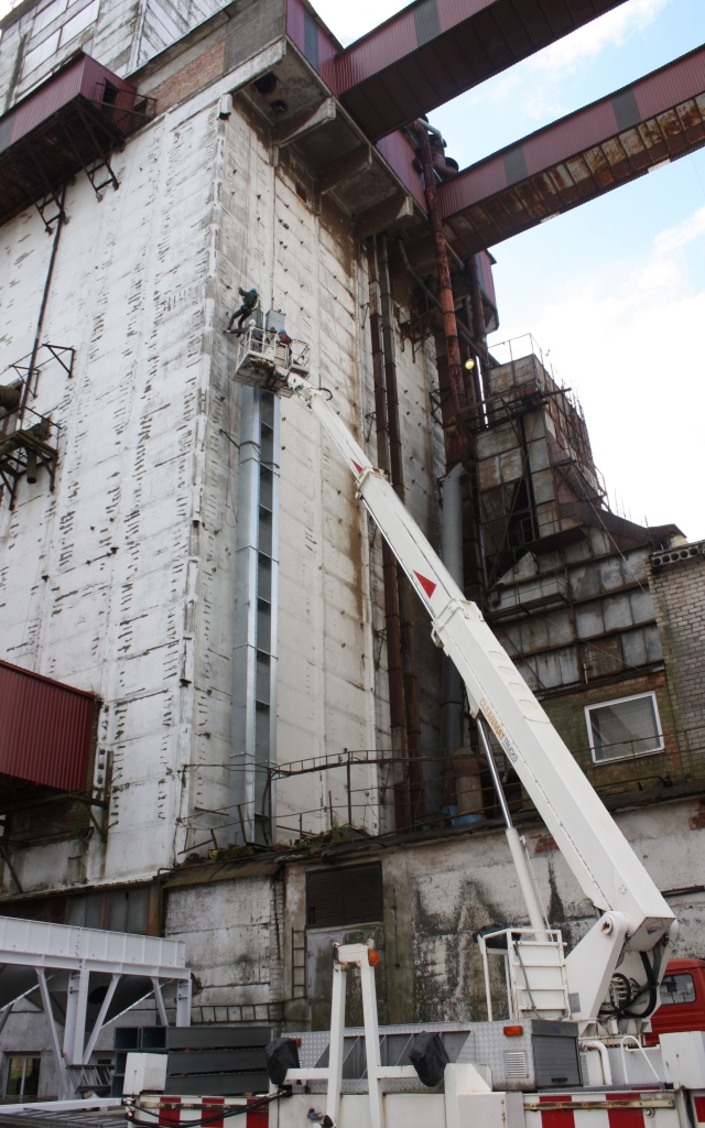50 tonų grūdų per valandą išdžiovinti galinti nauja AB „Rokiškio grūdai“ džiovykla eksploatacijai turėtų būti paruošta iki rugpjūčio pabaigos.A. Mackuvienės nuotr.