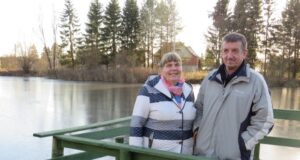 Ekologinį pienininkystės ūkį puoselėjantys Rimantas ir Gėnė Gražiai  neslepia