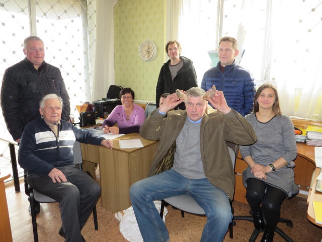 Rokiškio rajono ūkininkų sąjungoje susirinkusi saujelė žemdirbių derino išvykos į protestą Vilniuje detales. „Kas gali Rokiškio rajono ūkininkų sąjungoje susirinkusi saujelė žemdirbių derino išvykos į protestą Vilniuje detales. „Kas gali