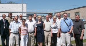 Užvakar Rokiškyje viešėjusi gausi Ludzos miesto (Latvija) delegacija domėjosi mūsų rajono sėkmingai dirbančiomis verslo įmonėmis ir jų vadovų prašė patarimų įvairiais verslo klausimais. A.Kazinavičiaus nuotr.