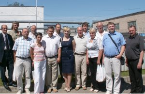 Latvių delegacijos žvalgytuvės po rajono verslo įmones Užvakar Rokiškyje viešėjusi gausi Ludzos miesto (Latvija) delegacija domėjosi mūsų rajono sėkmingai dirbančiomis verslo įmonėmis ir jų vadovų prašė patarimų įvairiais verslo klausimais. A.Kazinavičiaus nuotr.