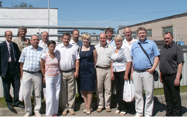Užvakar Rokiškyje viešėjusi gausi Ludzos miesto (Latvija) delegacija domėjosi mūsų rajono sėkmingai dirbančiomis verslo įmonėmis ir jų vadovų prašė patarimų įvairiais verslo klausimais. A.Kazinavičiaus nuotr. Užvakar Rokiškyje viešėjusi gausi Ludzos miesto (Latvija) delegacija domėjosi mūsų rajono sėkmingai dirbančiomis verslo įmonėmis ir jų vadovų prašė patarimų įvairiais verslo klausimais. A.Kazinavičiaus nuotr.