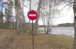 Vasarą didžiulius poilsiautojų būrius sutraukdavęs Vyžuonos paplūdimys nuo šiol nebus toks svetingas. A. Mackuvienės nuotr.