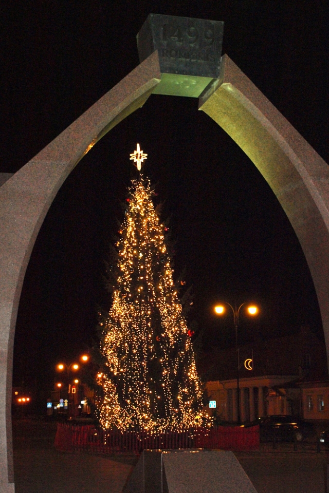 Eglė įžiebta tyliai