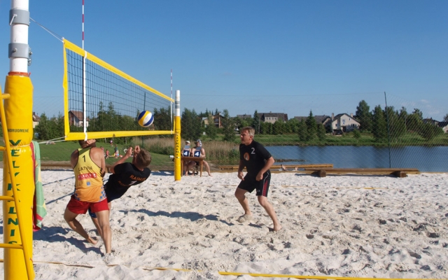 Susitikimo akimirka: kamuolį atmušė Raimis Dilys Susitikimo akimirka: kamuolį atmušė Raimis Dilys