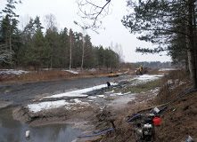 Urėdijos medelyno vandens rezervuare – valymo darbai. J.Adamonio nuotr..