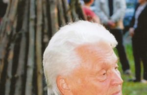 Jonas Bendorius ant Juodonių piliakalnio per 2014 m. Valstybės dienos minėjimą. V. Bagdono nuotr.