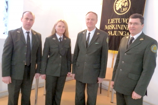 LMS suvažiavime – Rokiškio urėdijos miškininkų delegacija: (iš kairės) Rytis Andriuškevičius LMS suvažiavime – Rokiškio urėdijos miškininkų delegacija: (iš kairės) Rytis Andriuškevičius