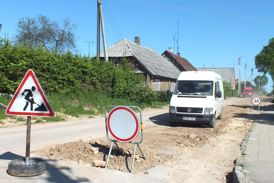Eismo ženklų gausa trikdo vairuotojus. A.Minkevičienės nuotr.