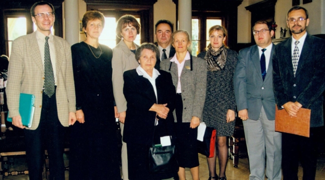 Anapilin iškeliavusį istoriką Egidijų Aleliūną (antras iš dešinės) geru žodžiu mini jo kolegos muziejininkai. Asmeninio archyvo nuotr.