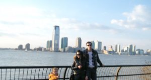 Trumpų šeima pozavo prie Niujorko krantinės.