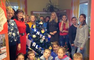 Knygų Kalėdų‘‘ eglutė Antanašės bibliotekoje jau įžiebta. B. Kairienės nuotr.