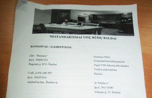 Baldų pirkimo sutartyje trūksta tarpininkų rekvizitų: įmonės pavadinimo