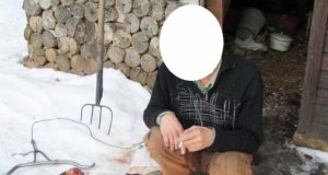 Baudos ir gamtai padaryta žala siekia 7 tūkst. Lt. Tokią “dovaną” už lydeką ir stirnaitę Bradesių kaimo gyventojui V.Š. pasiūlė aplinkosaugos pareigūnas.  G.Baikausko nuotr.
