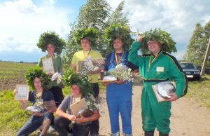 Varžybų dalyviai - G.Pagirys (pritūpęs iš kairės)