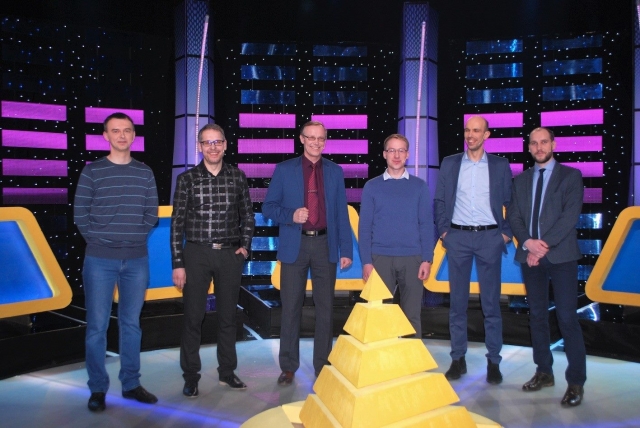 Auksinio proto šešetukas - rokiškėnas Algimantas Šablinskas antras iš kairės. Auksinio proto šešetukas - rokiškėnas Algimantas Šablinskas antras iš kairės.